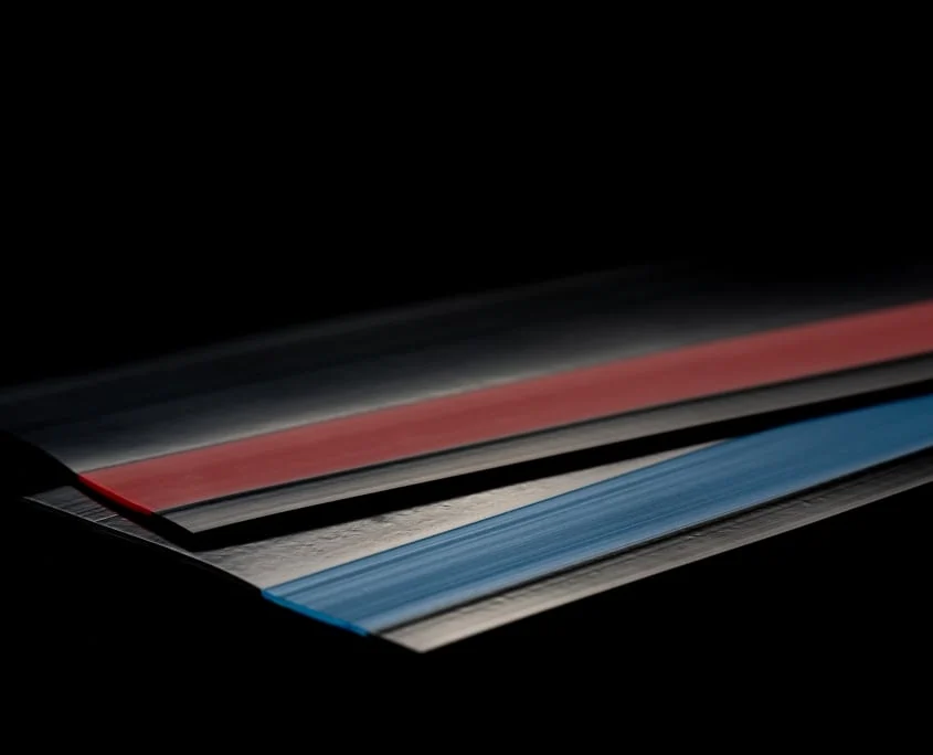 flexible-co-extrusion-00560 flexible co extrusions in red and blue