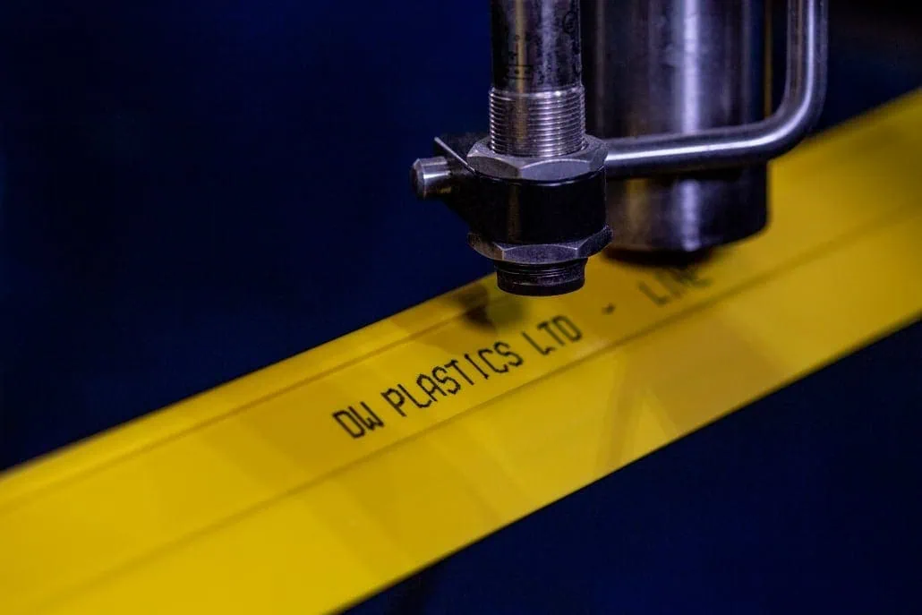 inline-printer-00468 Inline printer writing the words DW plastics ltd